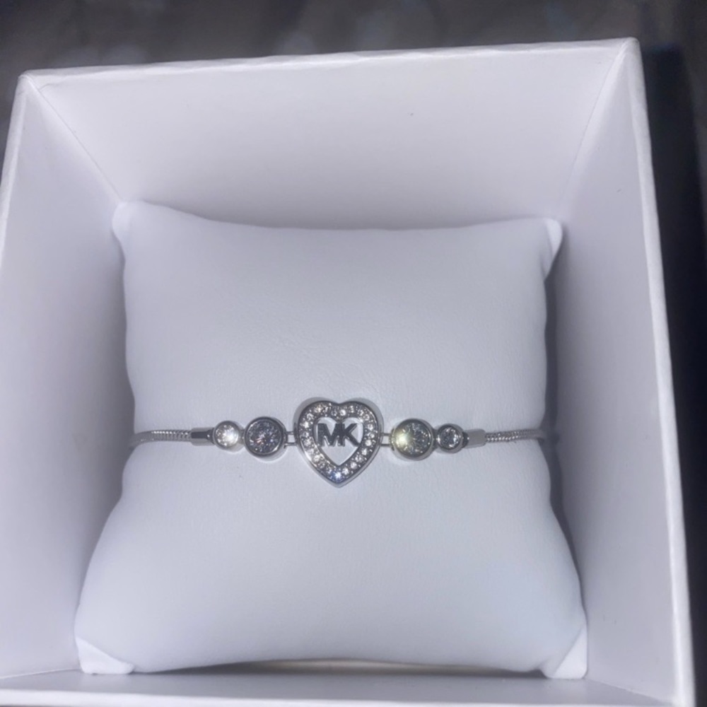 Michael Kors Silver Heart Slider Bracelet BNIB - Picture 4 of 7